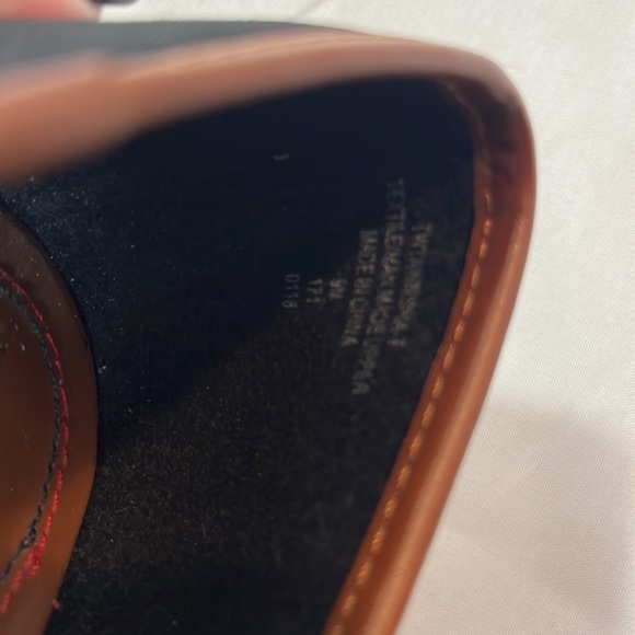 Tommy Hilfiger Black and Brown Wedges with Gold Horseshoe & Chain Over Peep Toe - Picture 11 of 11